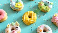 Food desktop wallpaper background, cute donuts