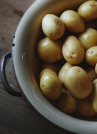 Potatoes in a bowl on a wooden table