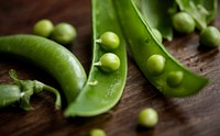 Fresh raw organic green peas