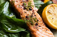 Grilled salmon filet with fresh greens