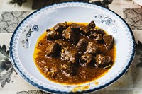 Liver curry on a white plate