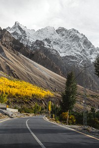 Road to the Himalaya Mountains