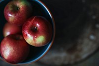 Fresh ripe apples in a bowl