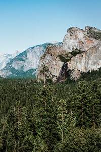 Yosemite National Park ( /joʊˈsɛmɨtiː/ yoh-sem-it-ee) is a United States National Park spanning eastern portions of Tuolumne, Mariposa and Madera counties in the central eastern portion of California, United States.
