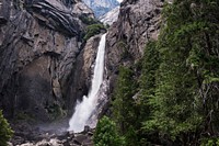 Yosemite National Park (/joʊˈsɛmɨtiː/ yoh-sem-it-ee) is a United States National Park spanning eastern portions of Tuolumne, Mariposa and Madera counties in the central eastern portion of the U.S. state of California.