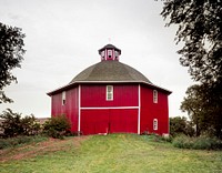 Octagonal barn in Iowa. Original image from <a href="https://www.rawpixel.com/search/carol%20m.%20highsmith?sort=curated&amp;page=1">Carol M. Highsmith</a>&rsquo;s America, Library of Congress collection. Digitally enhanced by rawpixel.