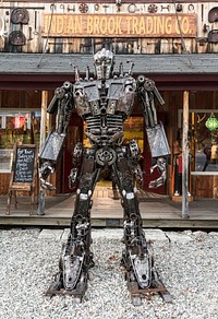 Imposing metal-art robot at the Indian Brook Trading Co. in Bethlehem, New Hampshire. Original image from <a href="https://www.rawpixel.com/search/carol%20m.%20highsmith?sort=curated&amp;page=1">Carol M. Highsmith</a>&rsquo;s America, Library of Congress collection. Digitally enhanced by rawpixel.