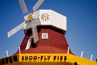 Amish Shoo-Fly pies in Lancaster, Pennsylvania, taken during 1980s. Original image from Carol M. Highsmith’s America, Library of Congress collection. Digitally enhanced by rawpixel.