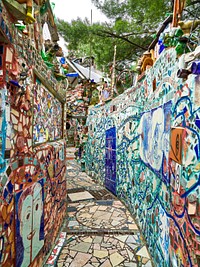 Immersive art at Philadelphia&rsquo;s Magic Gardens in Pennsylvania. Original image from <a href="https://www.rawpixel.com/search/carol%20m.%20highsmith?sort=curated&amp;page=1">Carol M. Highsmith</a>&rsquo;s America, Library of Congress collection. Digitally enhanced by rawpixel.
