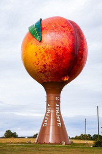 Gaffney Peachoid water tower in Gaffney, South Carolina. Original image from <a href="https://www.rawpixel.com/search/carol%20m.%20highsmith?sort=curated&amp;page=1">Carol M. Highsmith</a>&rsquo;s America, Library of Congress collection. Digitally enhanced by rawpixel.