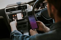 Driver using mobile phone searching an information