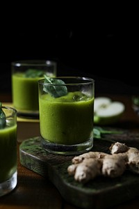 Vegan spinach and ginger smoothie drink