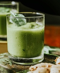 Vegan spinach and ginger smoothie drink
