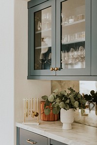 Green clean kitchen cabinet decor