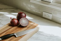 Freshly sliced onion on a cutting board