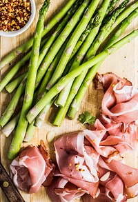 Asparagus wrapped in Parma ham food photography recipe idea