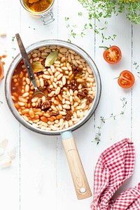 White beans with homemade tomato sauce