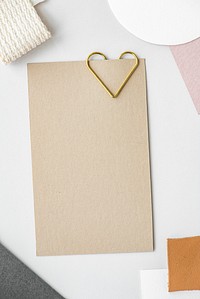 Blank natural paper note with paper clip