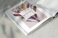 Floral magazine mockup with blank space psd