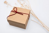 Kraft gift box mockup psd with red bow rope in minimal style