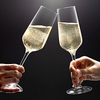 Couple holding champagne glasses psd