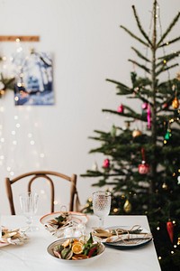 Christmas table decor for a family dinner