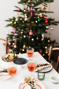 Christmas table decor for a family dinner 