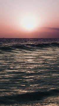 The sun over the sea mobile screen wallpaper