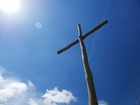 Free wooden cross, blue sky image, public domain crucifixion CC0 photo.
