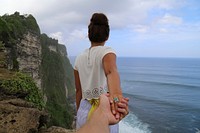 Free couple holding hand image, public domain CC0.