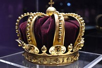 Free the king's crown image, public domain CC0 photo.