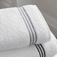 Bath towels. Free public domain CC0 photo.