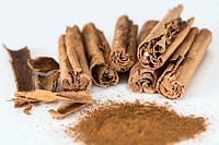 Free cinnamon & cinnamon powder image, public domain spice CC0 photo.