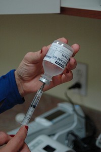 Free needle vaccination image, public domain CC0 photo.