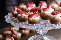 Strawberry vanilla frosting cupcakes. Free public domain CC0 photo.