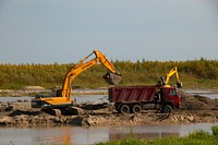 Free excavator image, public domain CC0 photo.