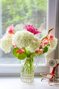 Free flowers in glass vase image, public domain flower CC0 photo.