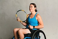 Female athlete in a wheelchair holding a tennis racket