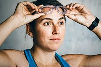 Woman wearing swimming goggles 