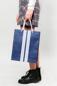 Woman carrying a shopping bag mockup 