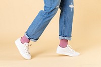 Woman wearing jeans and white sneakers 