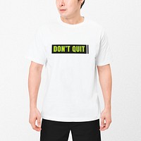 Motivational quote printed tee psd mockup don’t quit men’s fashion shoot