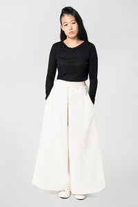 Woman mockup psd in palazzo pants mockup psd women’s casual wear full body