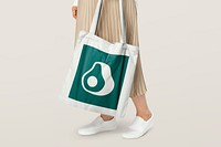 Green tote bag mockup with avocado print casual apparel psd