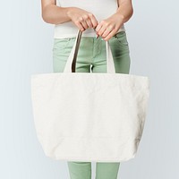 Beige tote bag psd mockup in canvas design apparel shoot