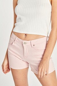 Women&#39;s light pink shorts minimal outfit 