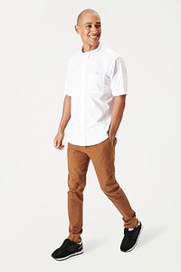 Men&#39;s minimal white shirt mockup psd