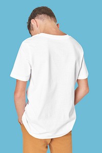 Back view man&#39;s white t-shirt psd mockup