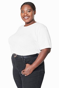 Women&#39;s white t-shirt and jeans plus size fashion mockup psd studio shot