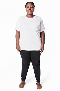 Women&#39;s white t-shirt and jeans plus size fashion mockup psd studio shot